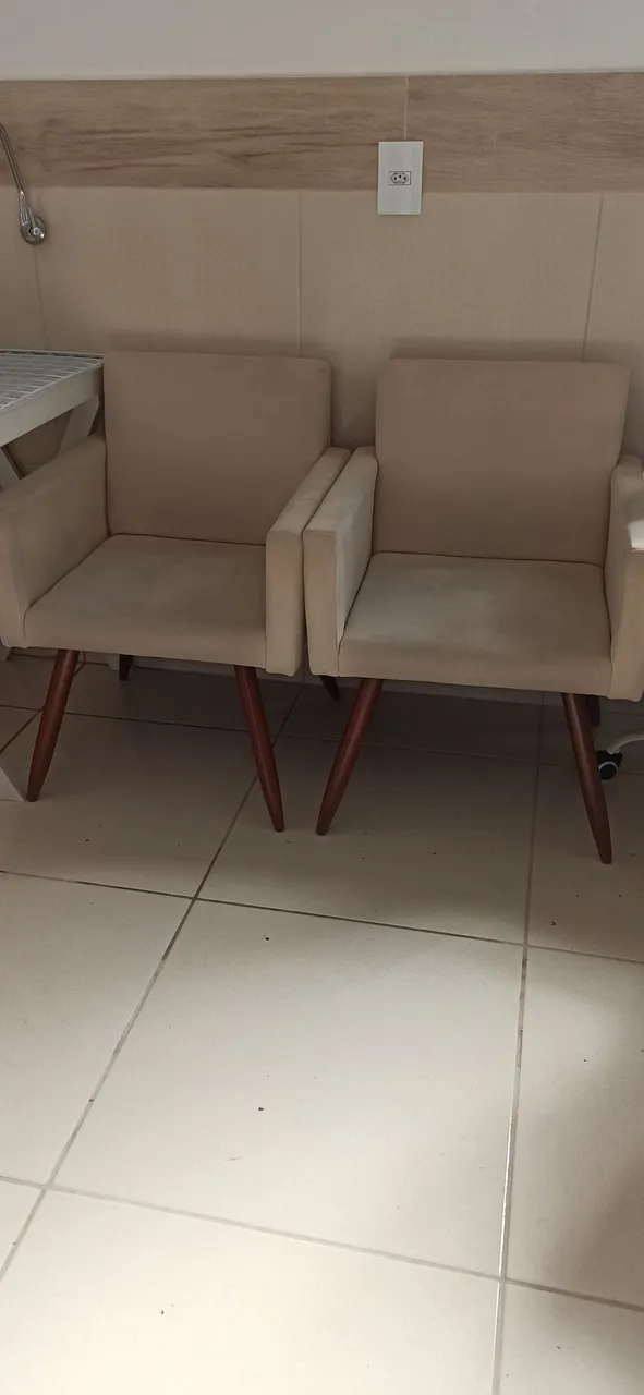 2 Poltronas com Design Moderno