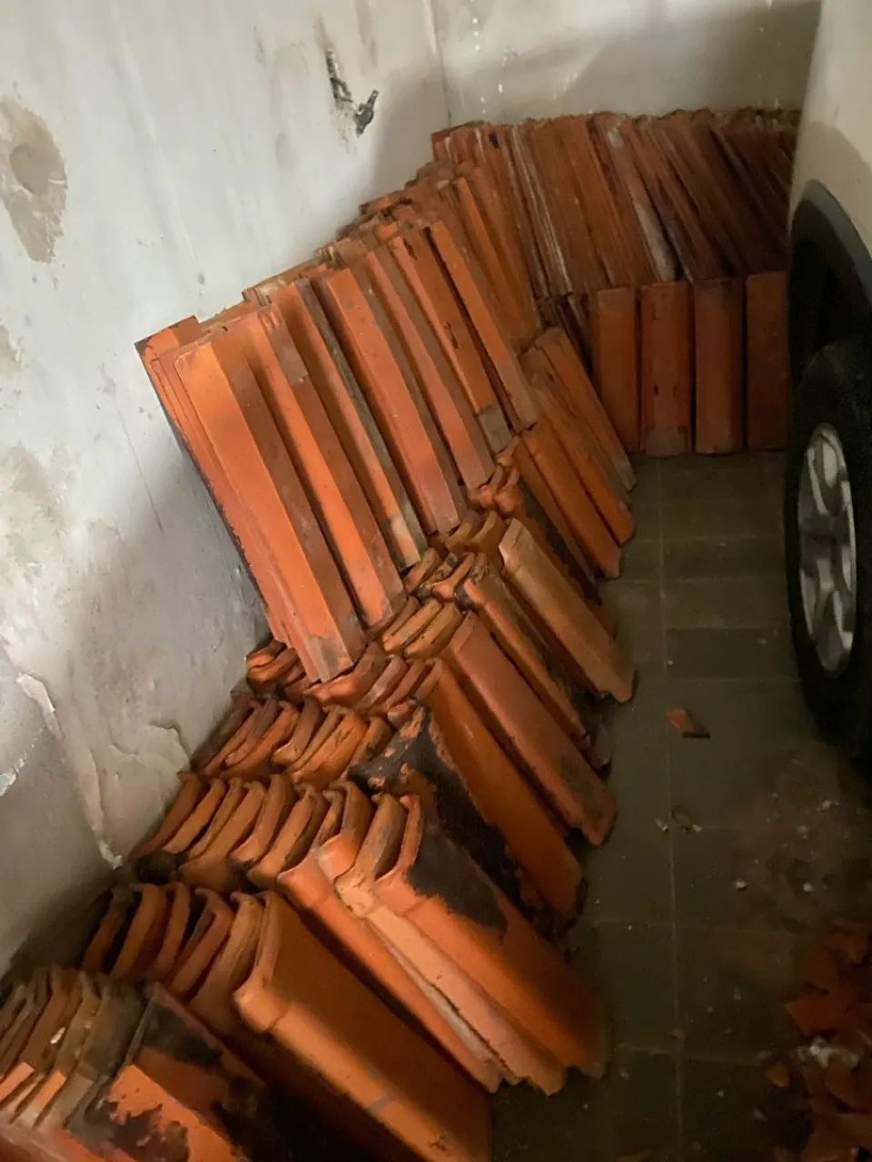 Vende-se 1.500 telhas  de Barros  usado  se encontra no bairro união 