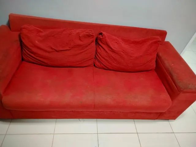 Sofá vermelho 3 lugares - 100,00 - Foto 2