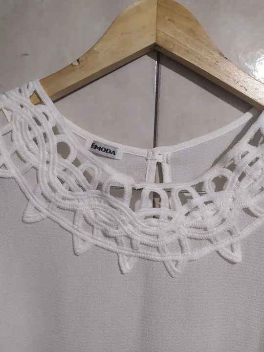 Blusa branca com renda feminina cerom - Foto 3
