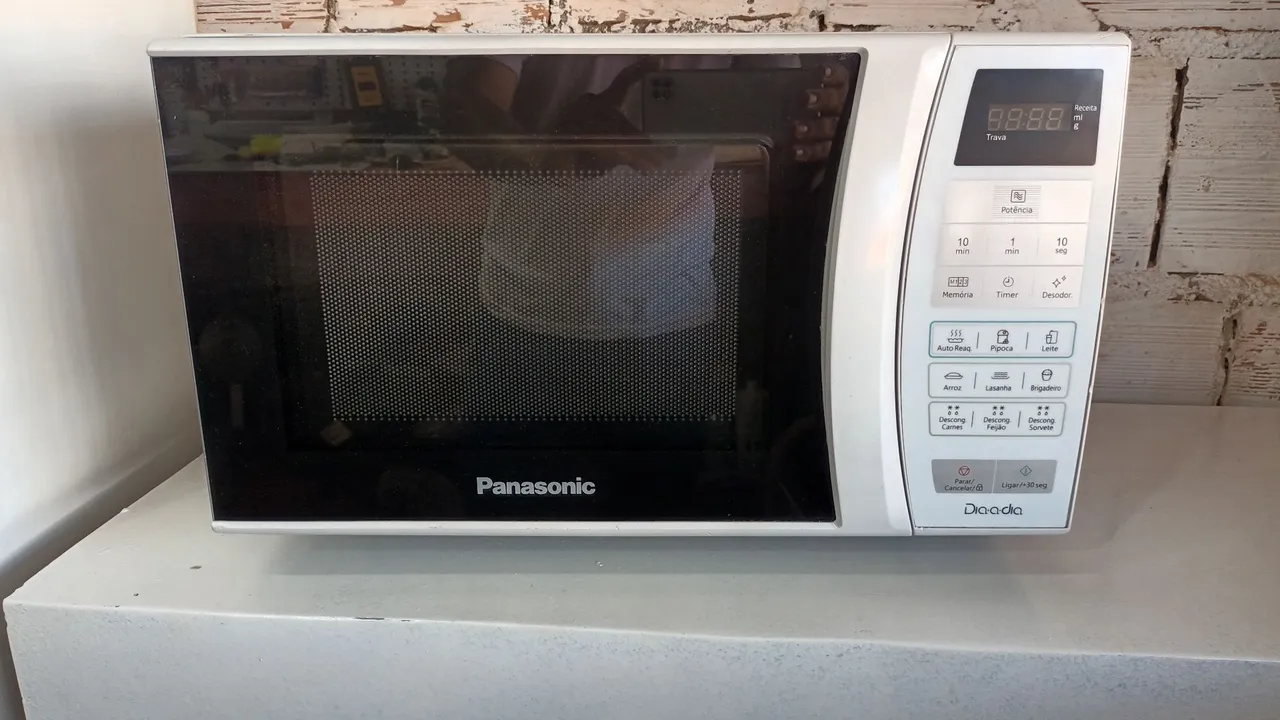 Micro-ondas Panasonic - Design Moderno e Eficiência