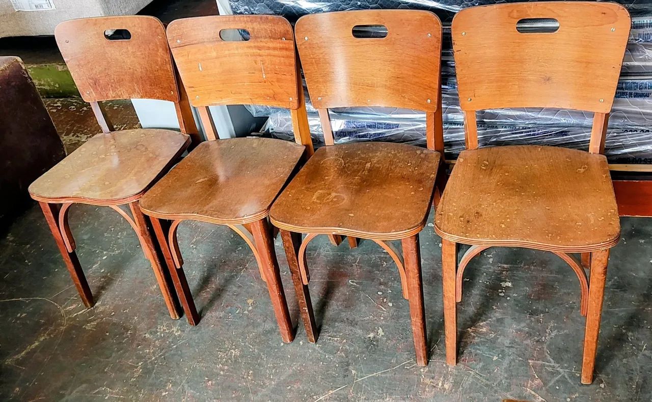 Cadeiras cimo $250,00 unidade, só 3 peças restantes