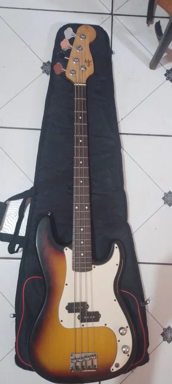 Baixo Elétrico - Instrumento Musical