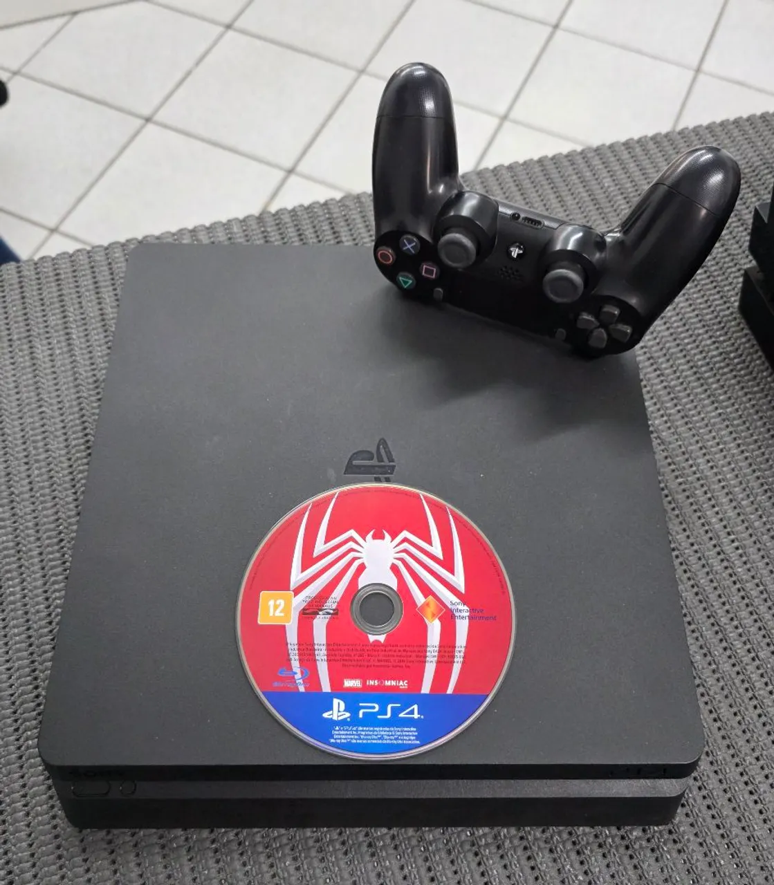 PlayStation 4 Slim + Jogo Homem-Aranha