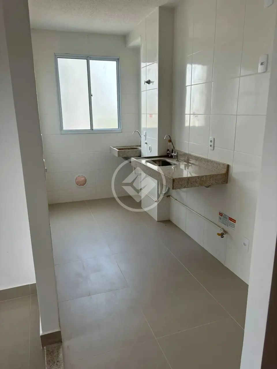 vendo apartamento no condomínio Chapada das Brisas com 40 m2 sendo 2 quartos e uma vaga de - Foto 3