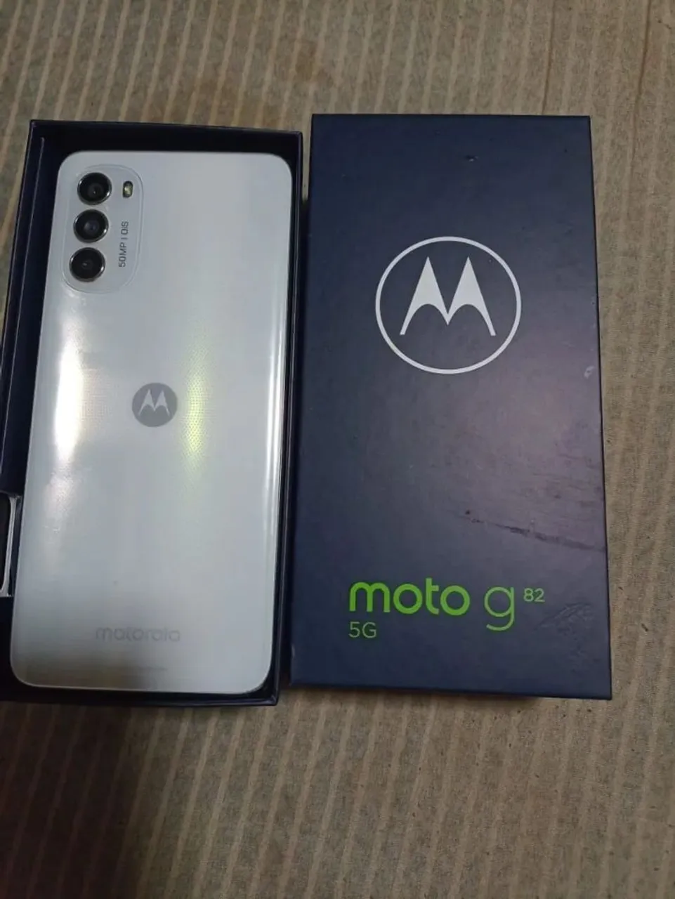 Moto g82