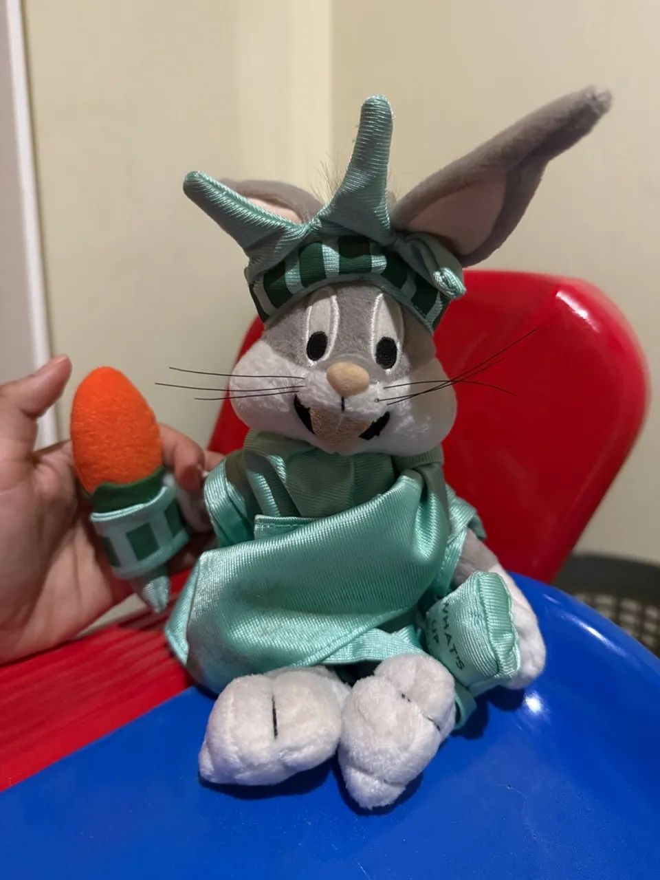 Pelúcia Bugs Bunny Estátua da Liberdade - Pernalonga - Foto 3