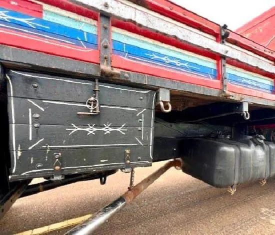  Mercedes-Benz 1620 /carroceria /2011 - Foto 3