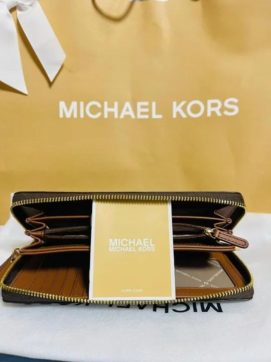 Carteira Michael Kors Jet Set Travel Marrom - Foto 2