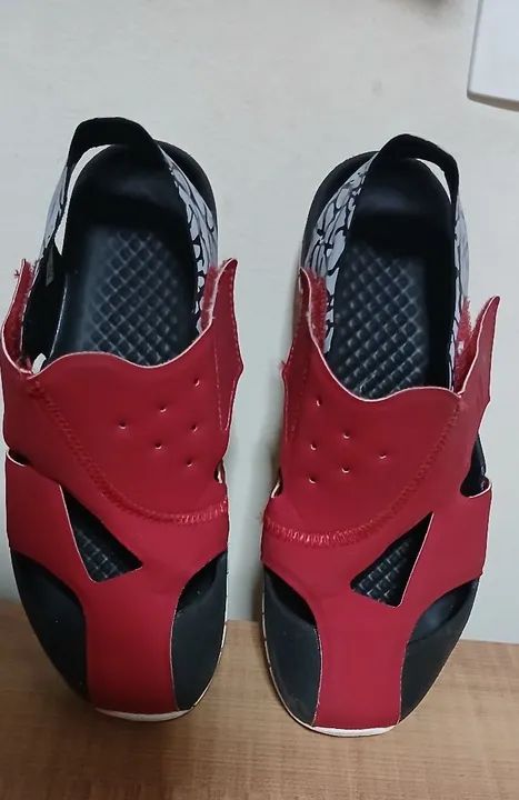 Sandálias Nike Jordan - Tamanho 32  - Foto 3