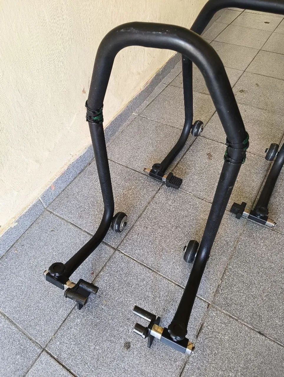 Cavalete para motos traseiro e dianteiro  - Foto 3