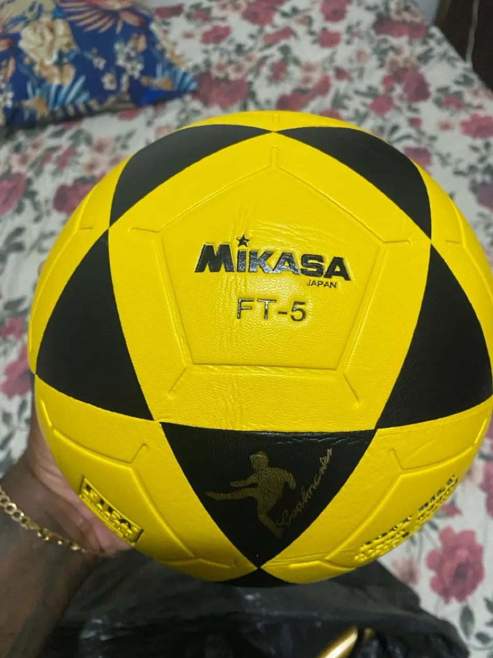 Bola de Futebol Mikasa FT-5 Amarela e Preta