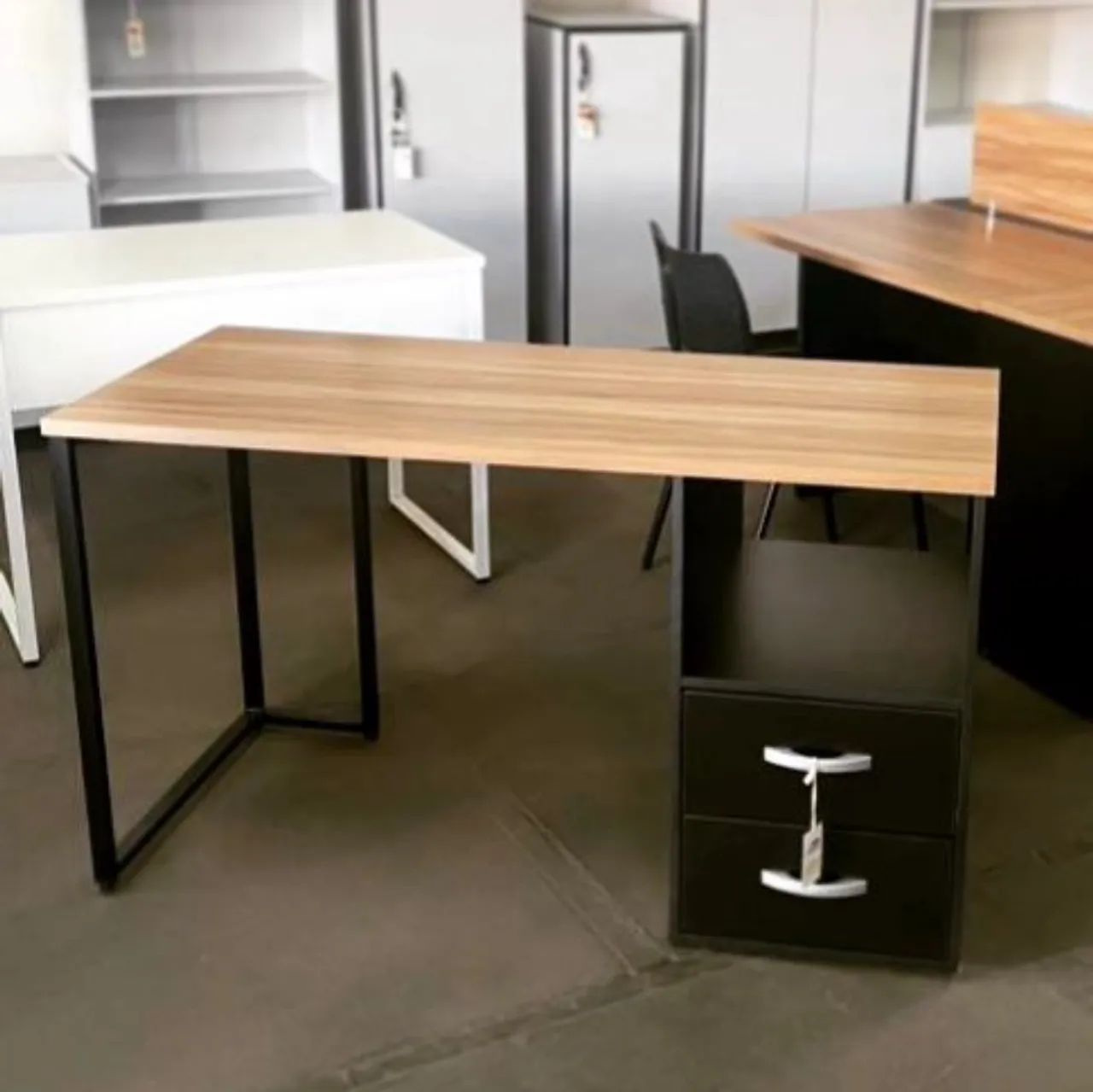 Mesa Viena 25mm Maranello com 2 gavetas  - Foto 3