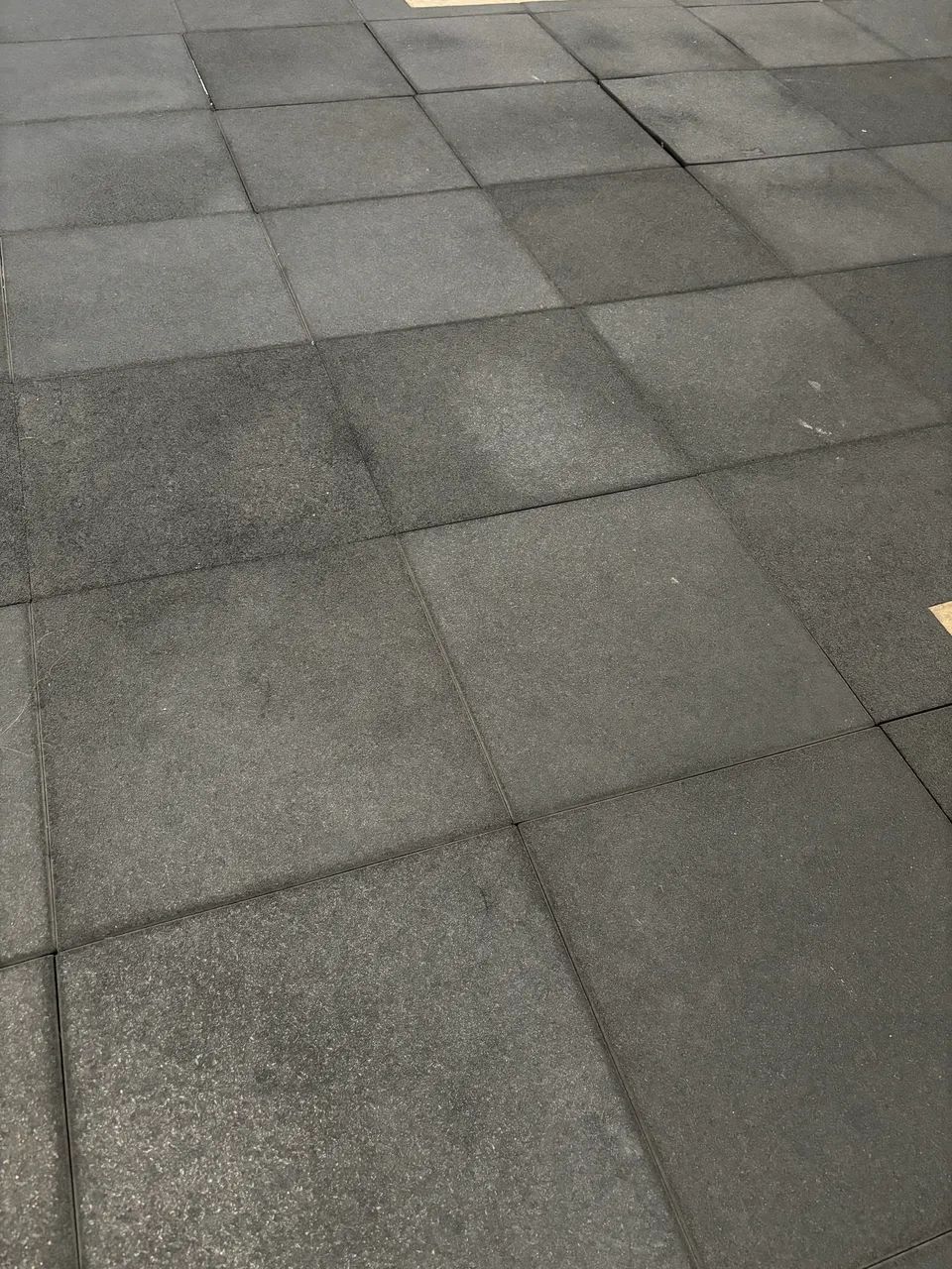 Piso emborrachado 50x50 