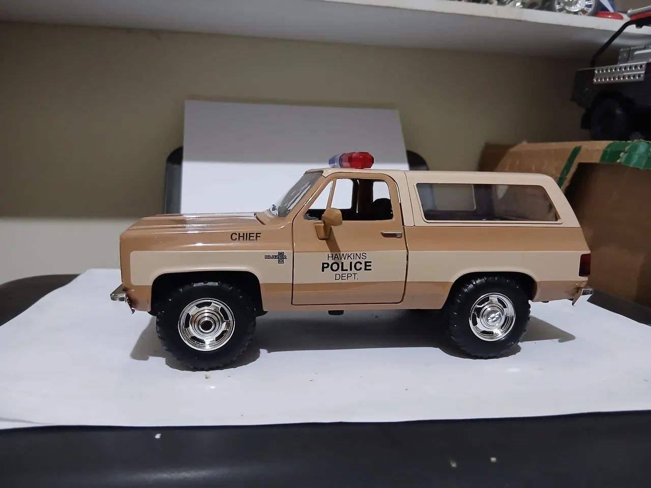 Miniatura chevy blazer stranger things 1/24 - Foto 3