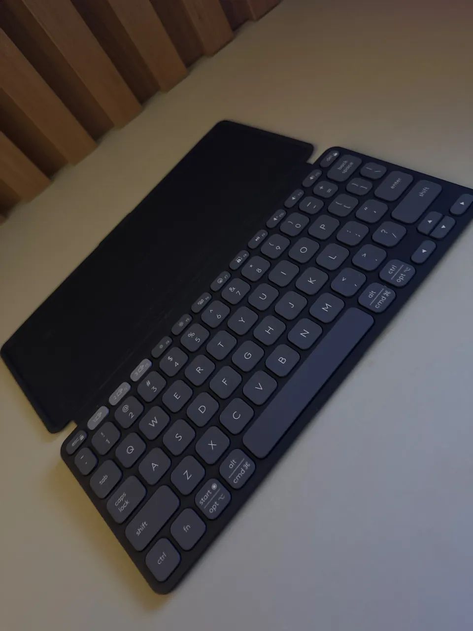 Teclado Bluetooth, ideal para usar com tablet/iPad 