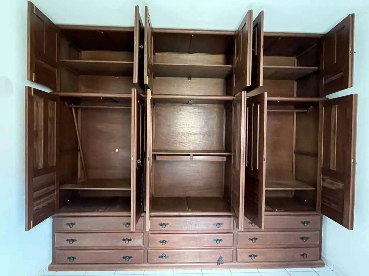 Vendo guarda roupa de madeira  - Foto 4