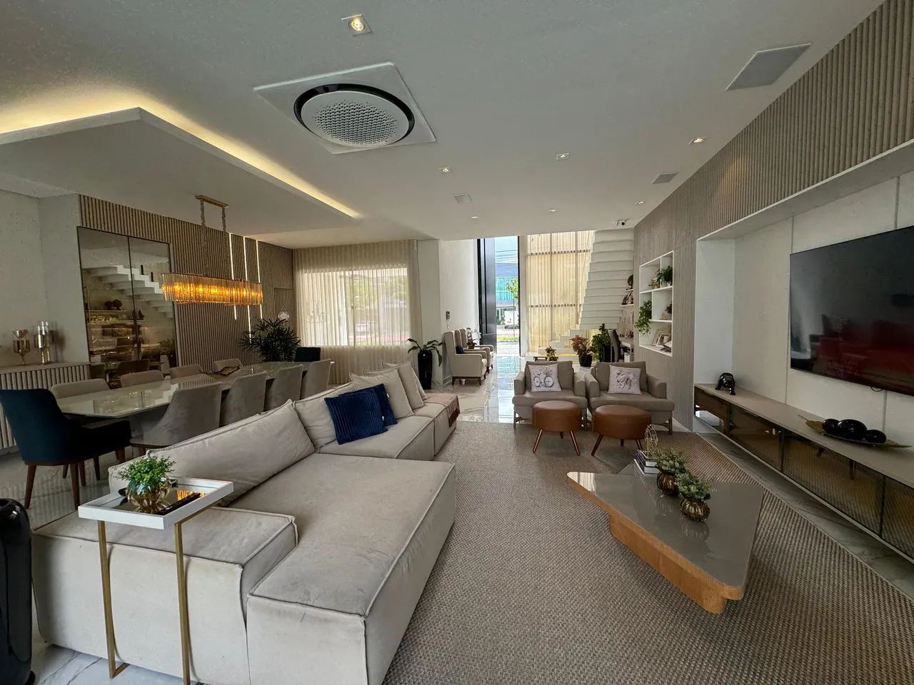 Casa triplex no Condomínio Firenze, 600m², 5 suítes 