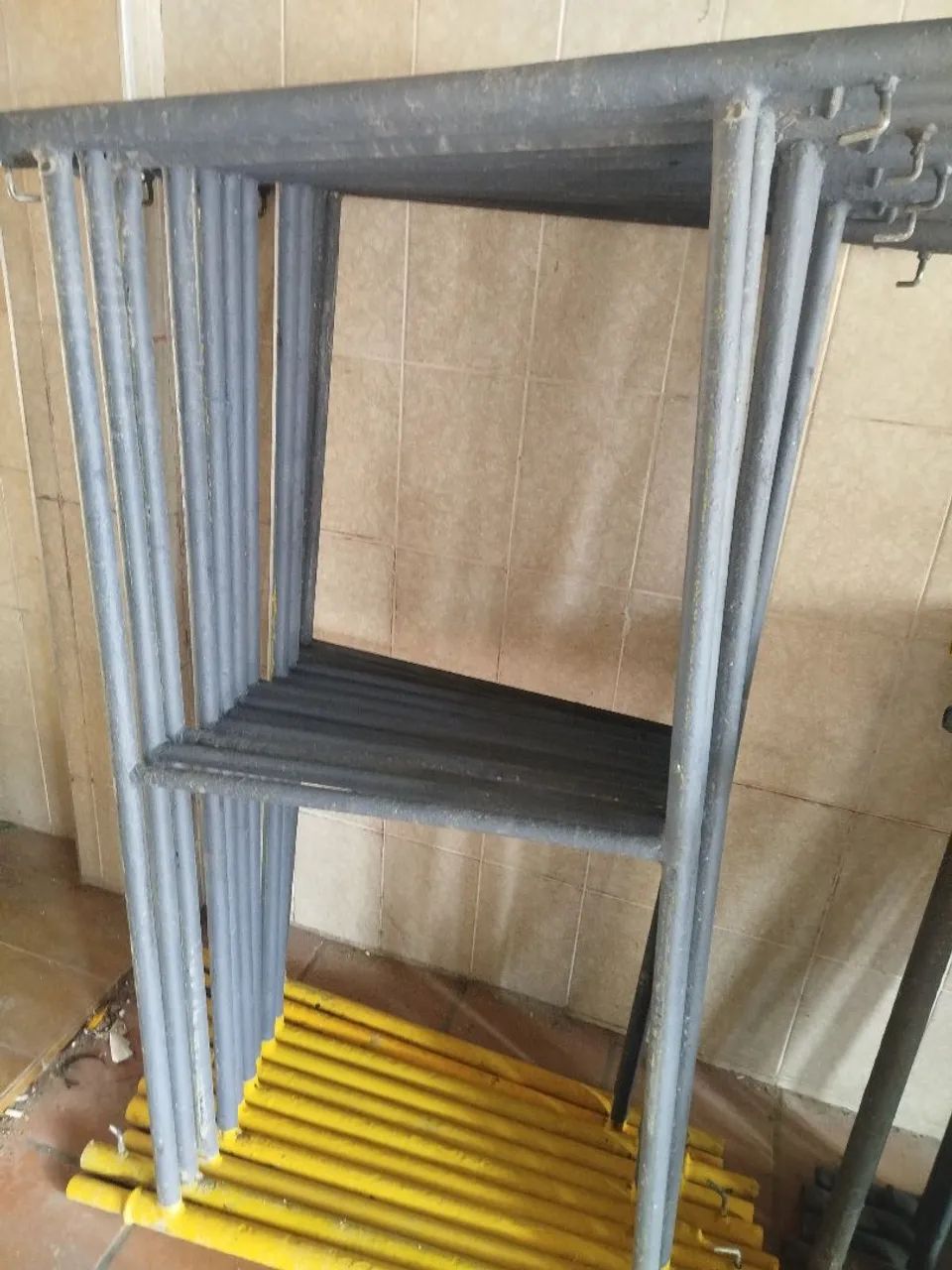 Vendo andaimes 1x1 e 1x1,50 R$120,00 cada peça  - Foto 2