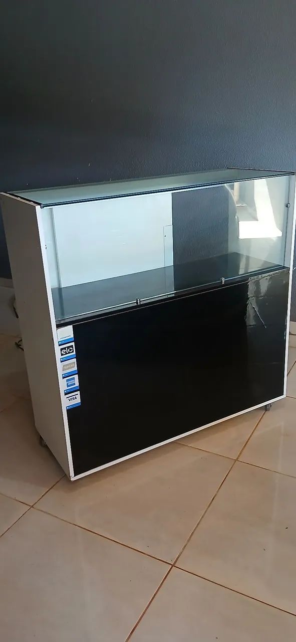 Balcão para loja com rodinhas