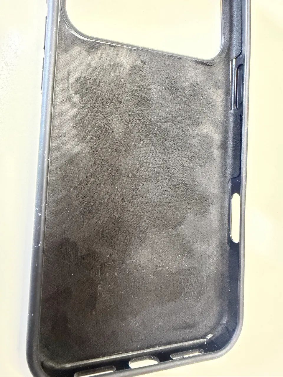 Capa de silicone para iPhone 17 Pro Max - Preto com película 3D de brinde - Foto 3
