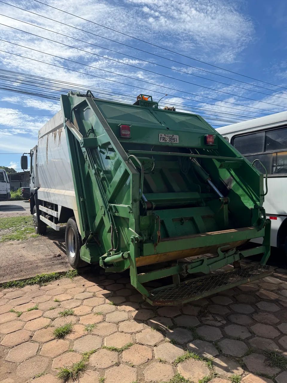 Locação Caminhão Compactador Coletor Lixo