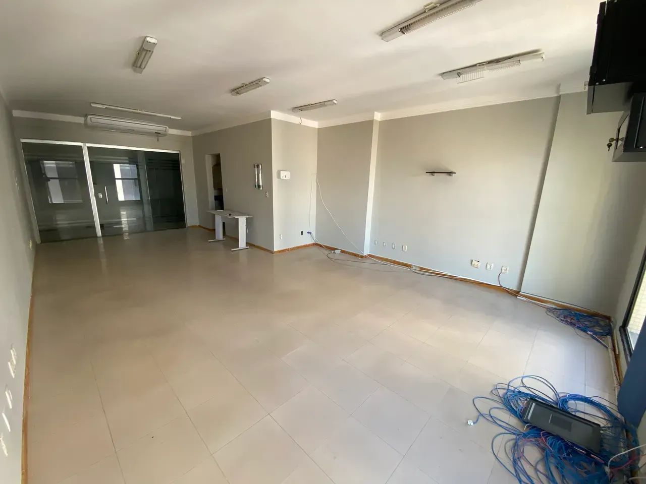 Sala Comercial | Espaçosa | Andar Alto | Nascente - Foto 4