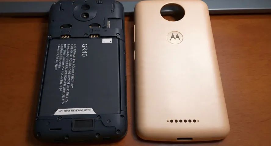 Celular Moto C - para retirada de Peças - Foto 2