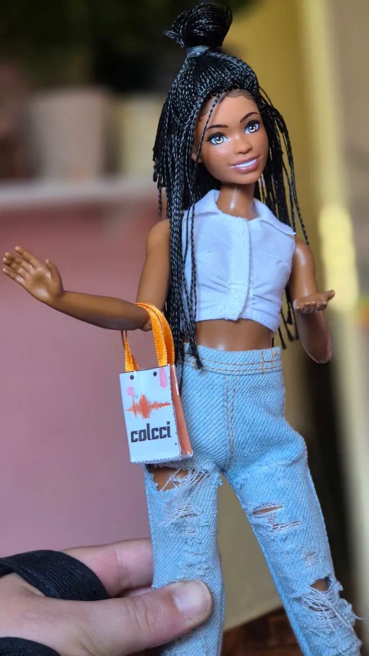 Barbie negra articulada customizada - Foto 4