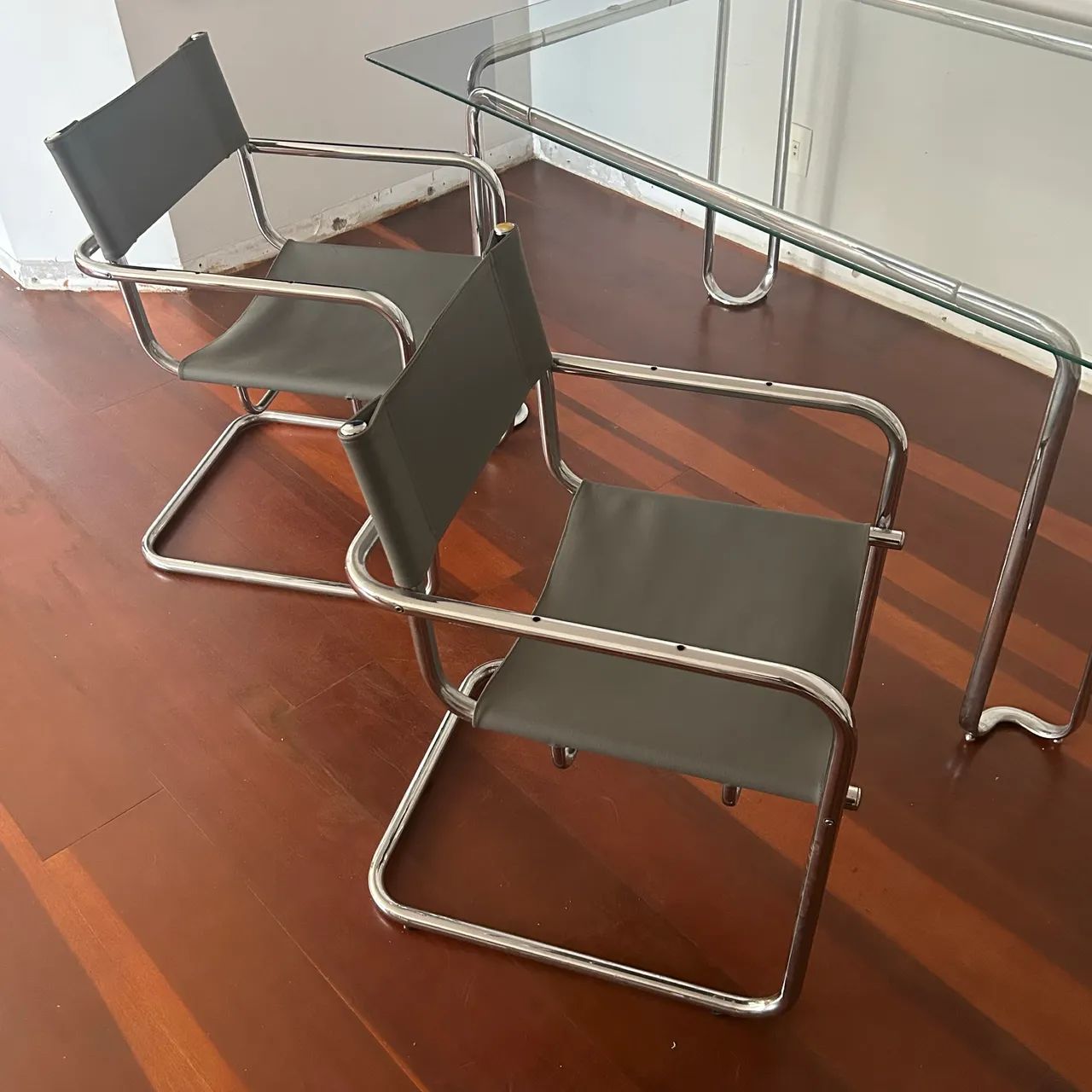CONJUNTO DE MOBILIÁRIO MODERNISTA ? MESA+2CADEIRAS - Foto 4