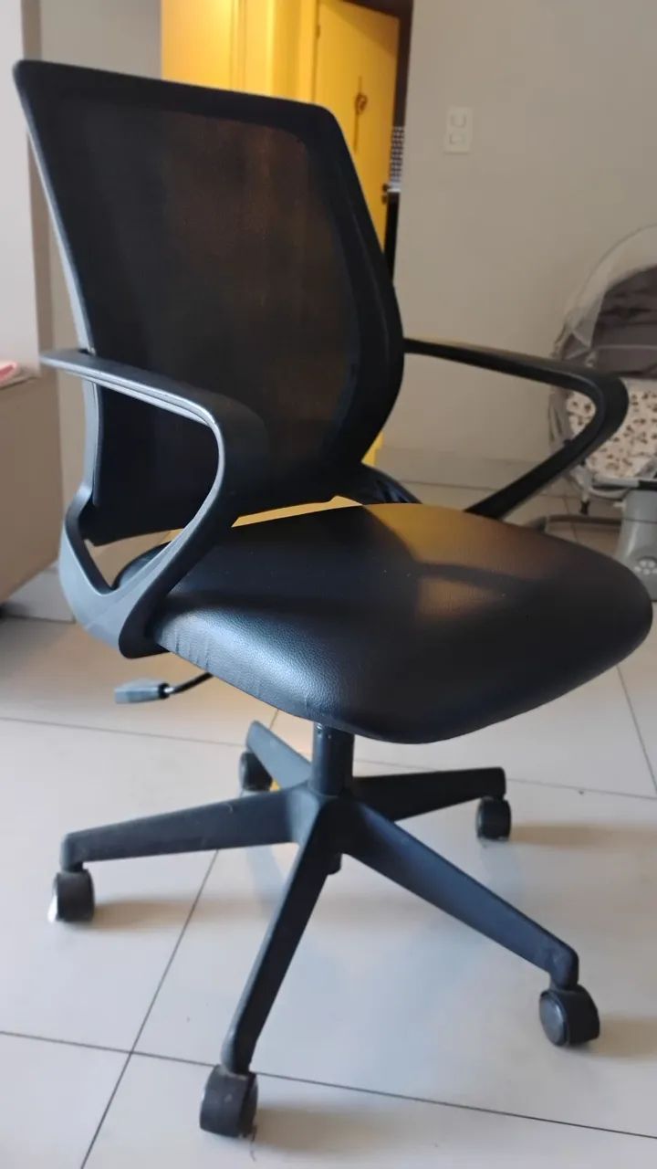 Cadeira Escritório Staff Preta