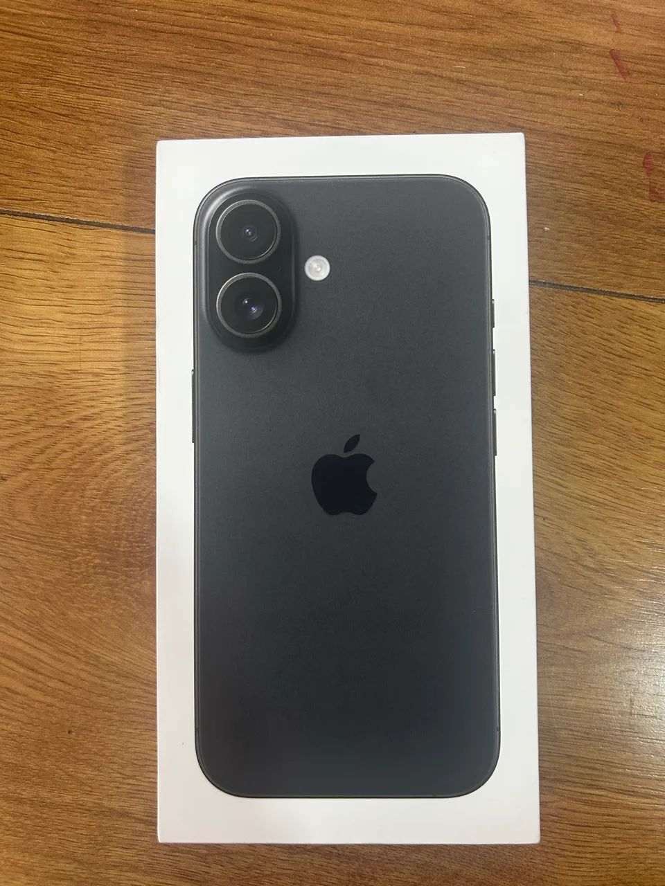 Vende-se  celular Iphone 16 novo