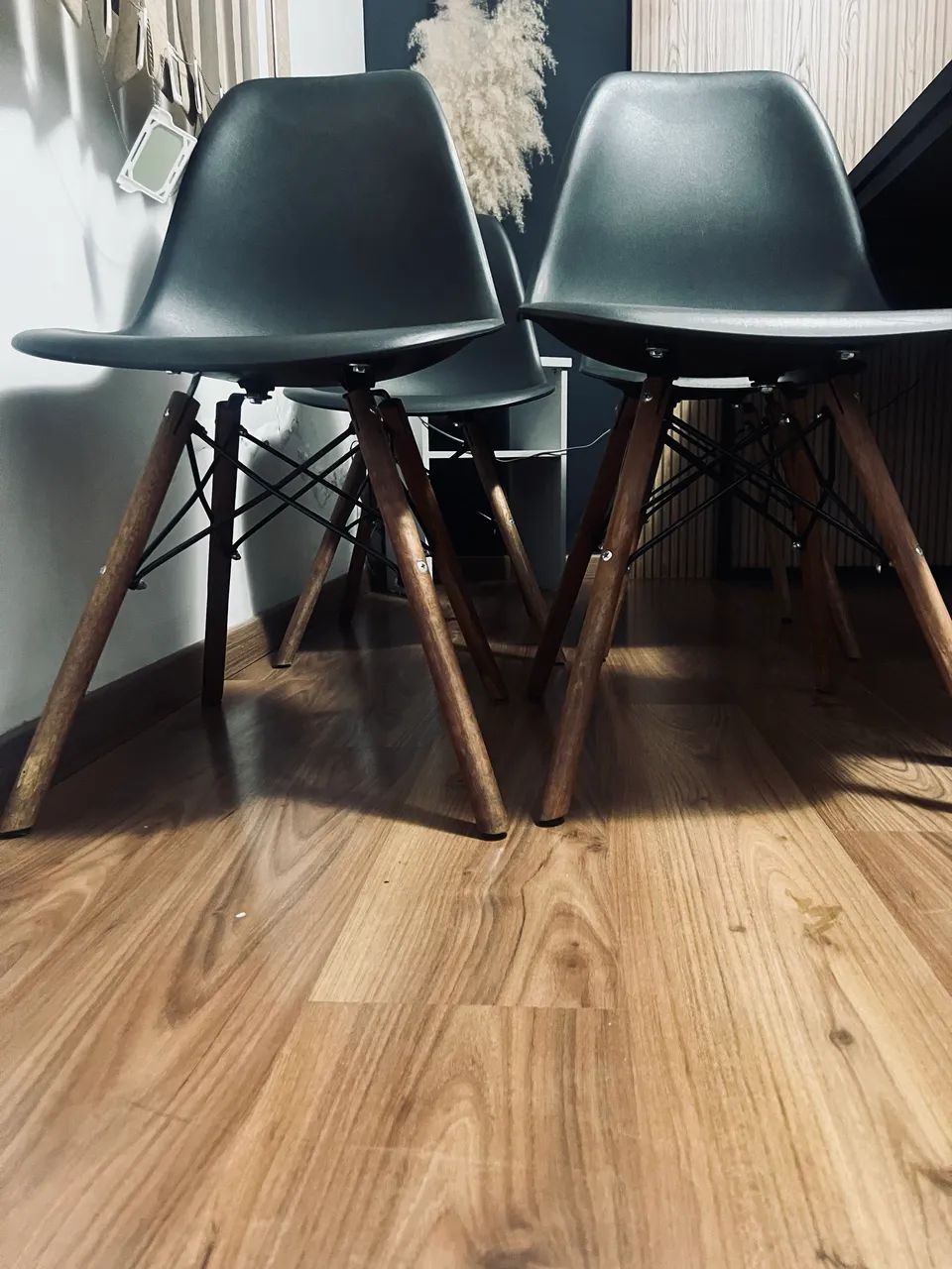Cadeira Charles Eames Eiffel Pés Palito - Foto 4