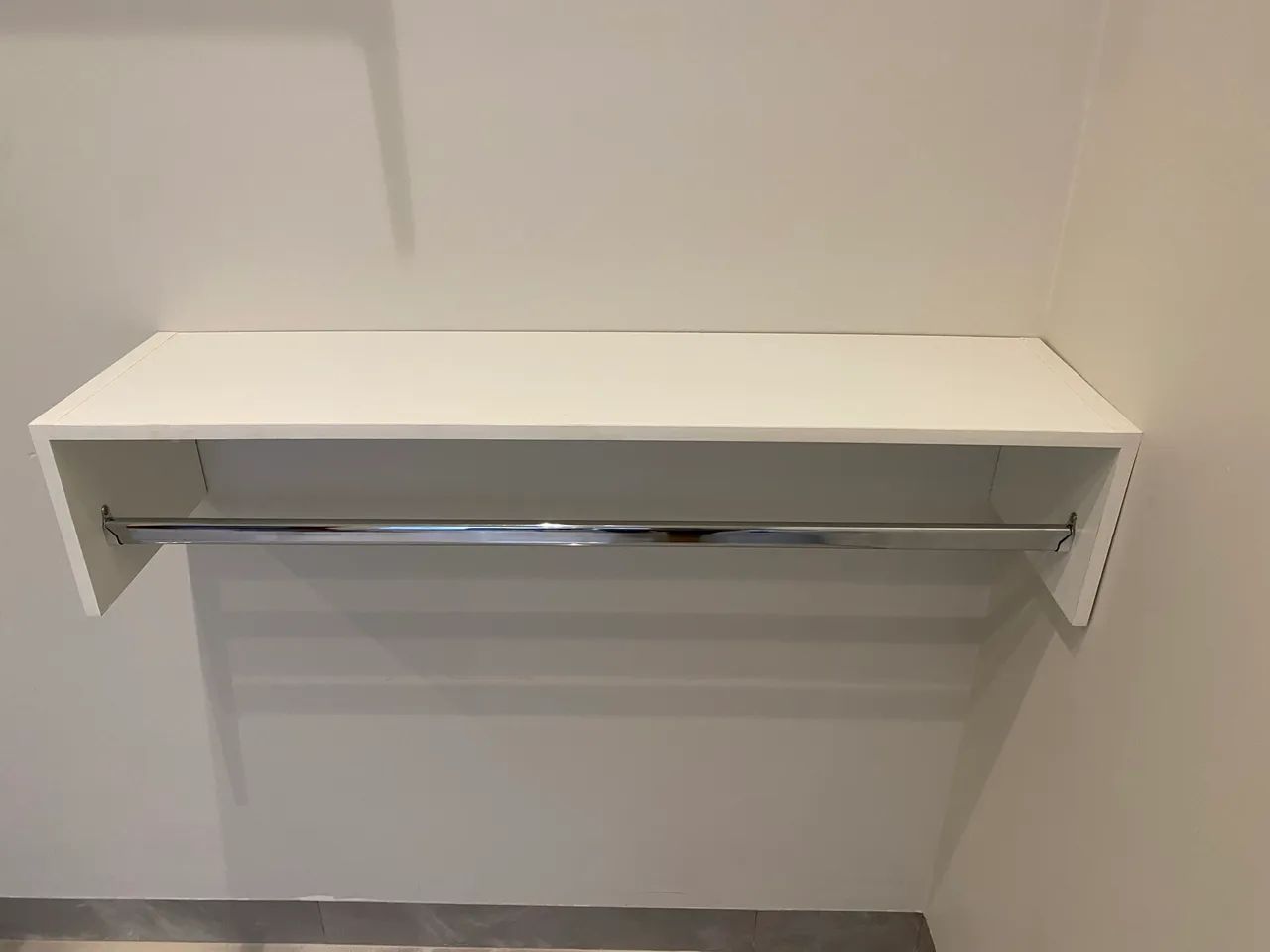 1 cabideiro arara de mdf 1,00 metro - Foto 2