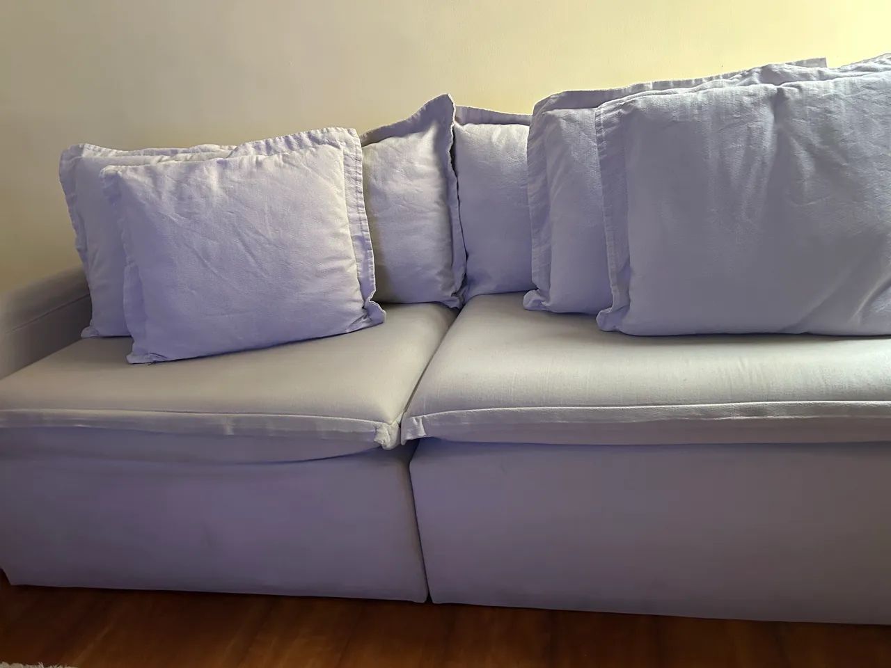 Sofá retrátil de linho, off white medindo: 2,20m x1,50m  - Foto 3