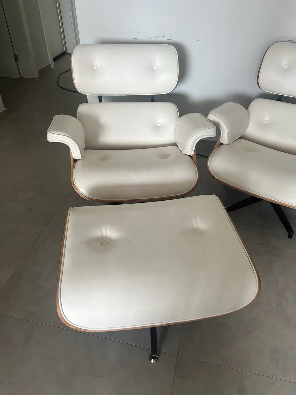 Poltrona Charles Eames em Couro Legítimo + Puff - Foto 2