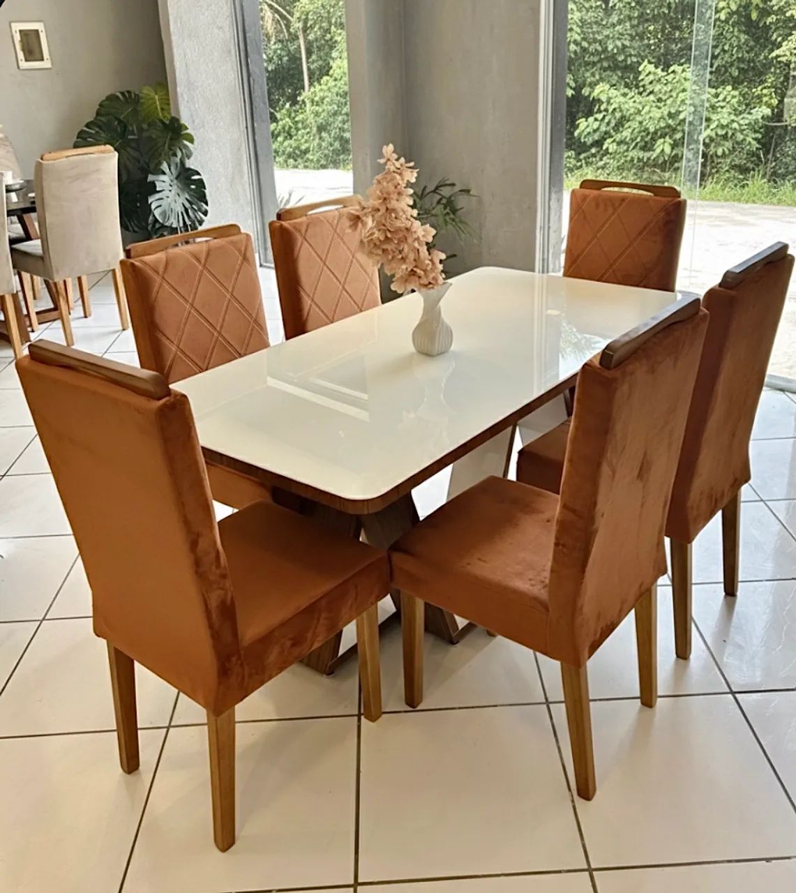 Mesa com 6 cadeiras 