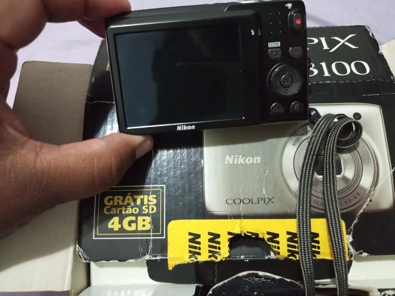 Nikon Camera's DNA ポスターカレンダー 55モデル 2003年 Camera fotográfica Nikon - Câmeras e Filmadoras - Ventosa, Belo