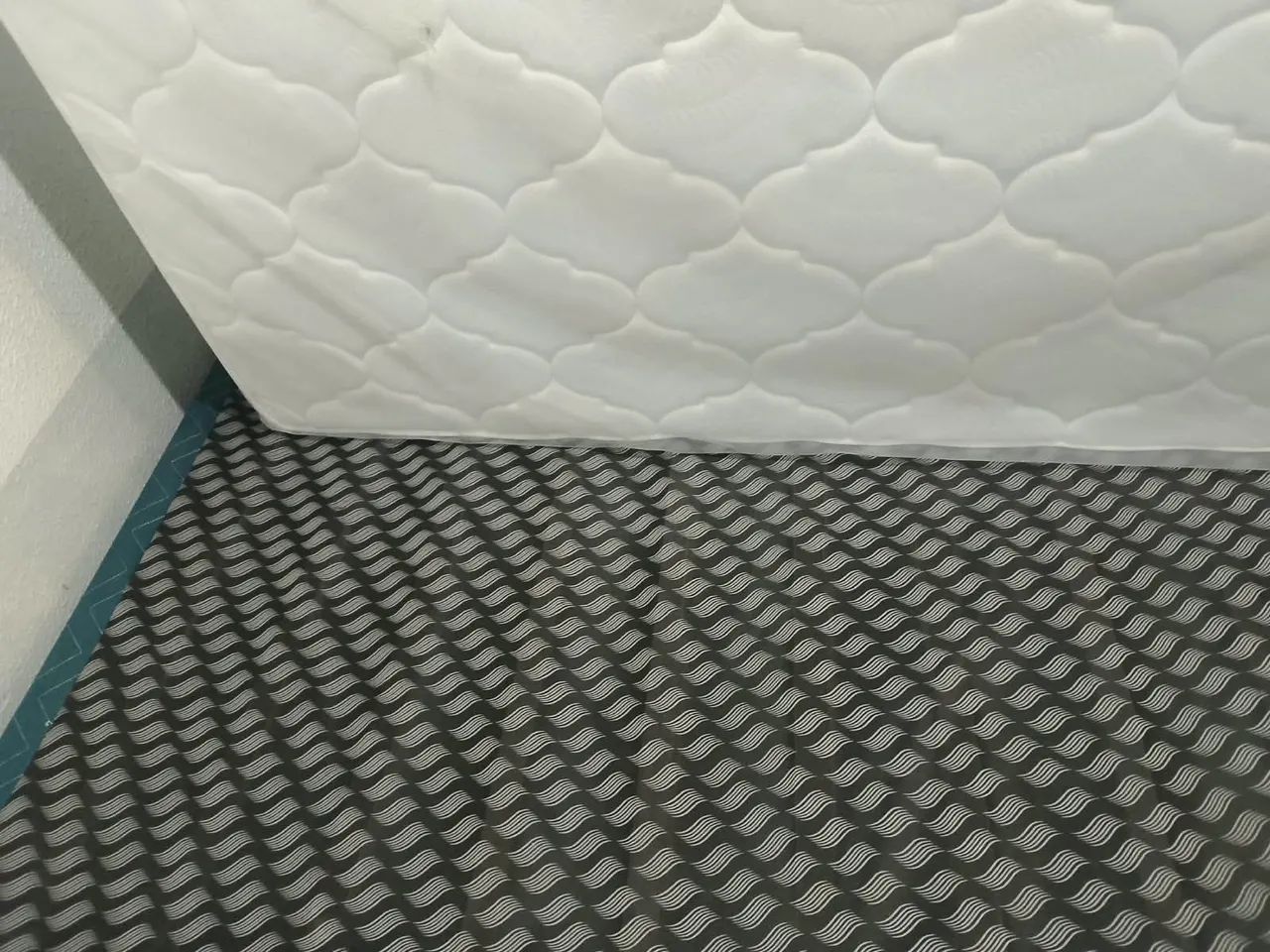 Cama semi nova ultrapedic.