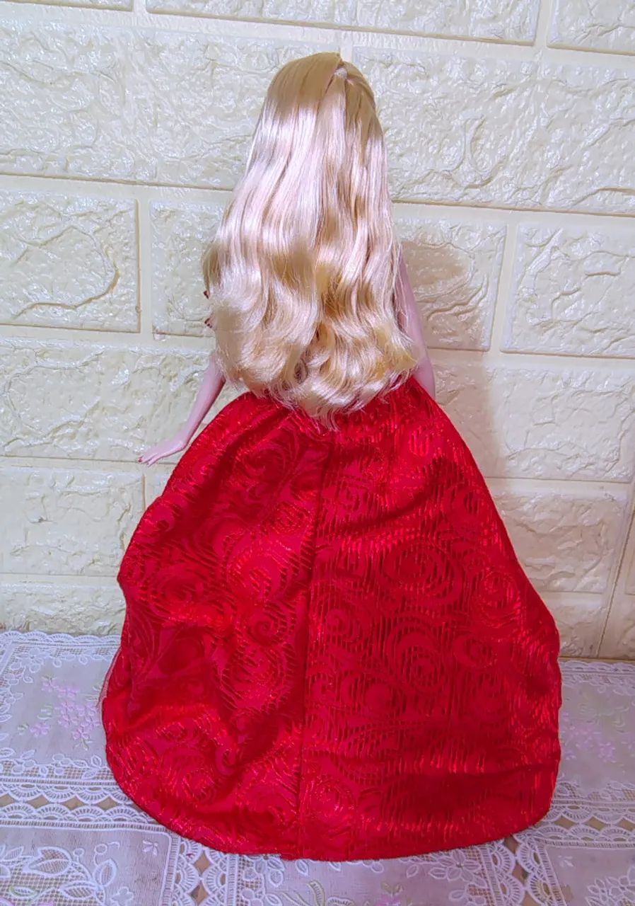 Boneca Barbie Holiday 2012 loira de vermelho - Foto 6