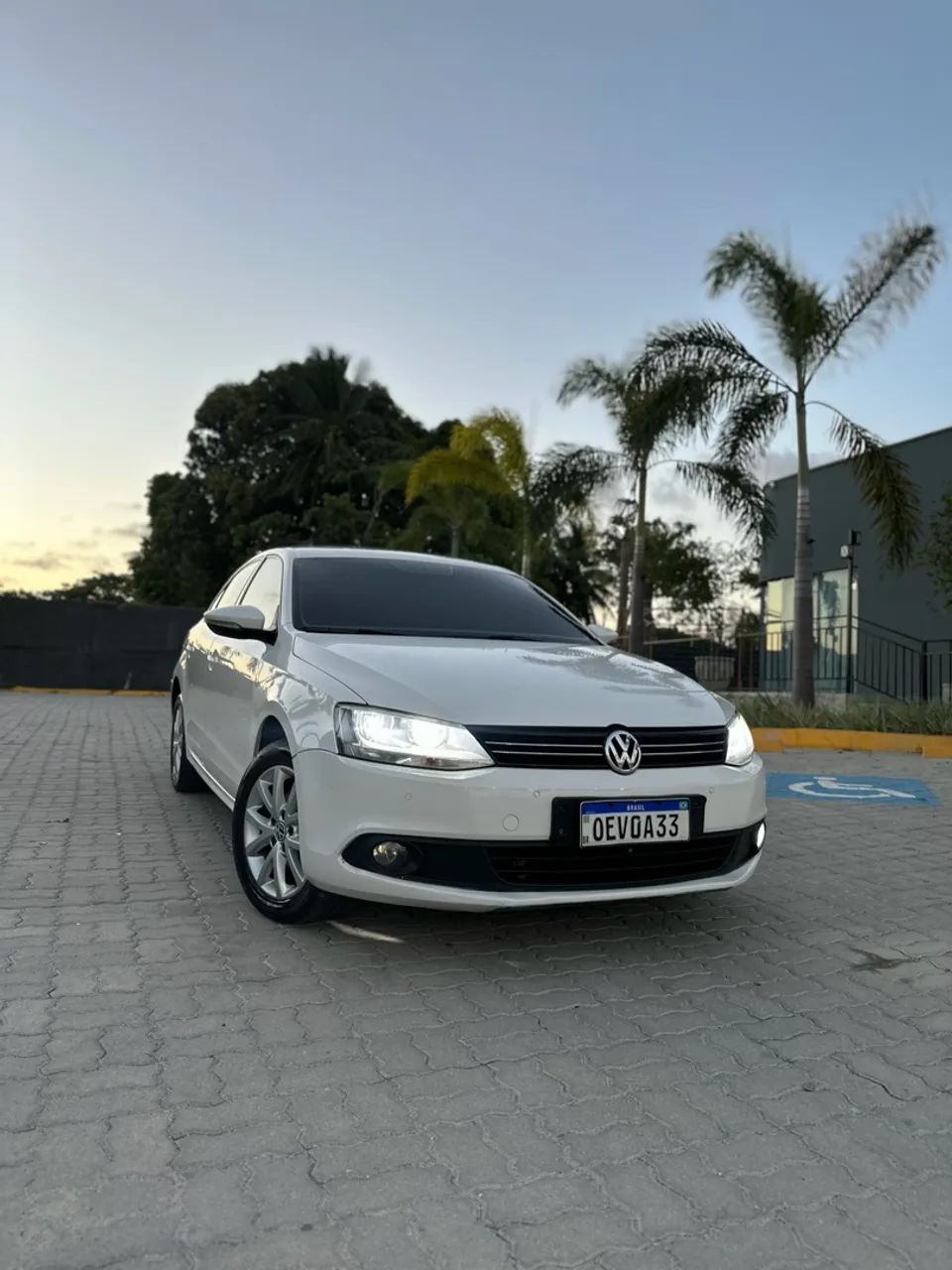 Volkswagen Jetta COMFORTLINE 2.0 8V FLEX 2013