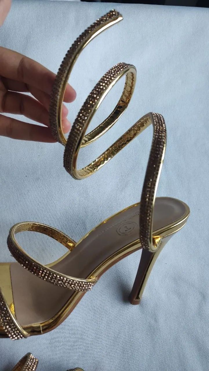 Sandália em strass dourada. - Foto 3