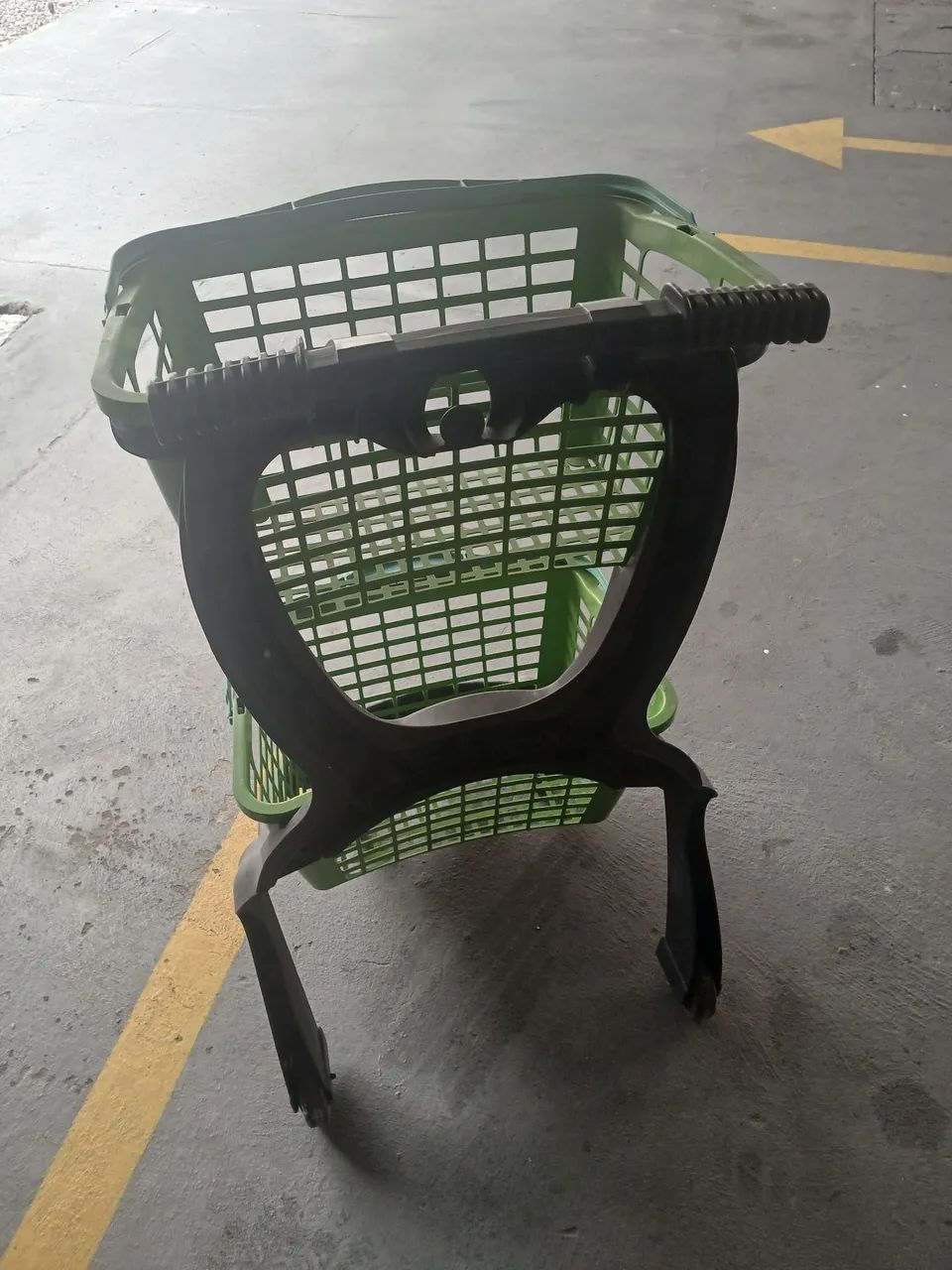Carrinho para carregar compras no supermercado ou lojinha com 2 cestos   - Foto 3