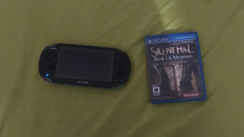 Psvita fat + silent hill book