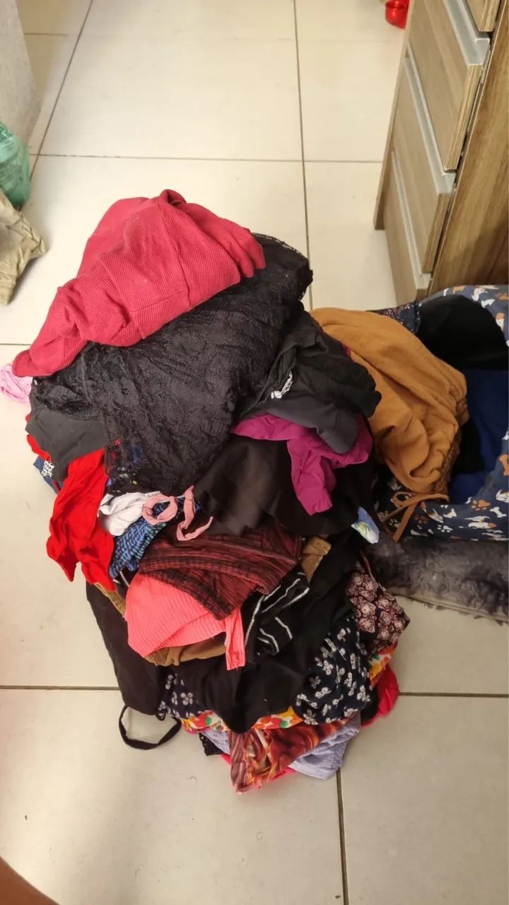 Lote de roupas para bazar  - Foto 2
