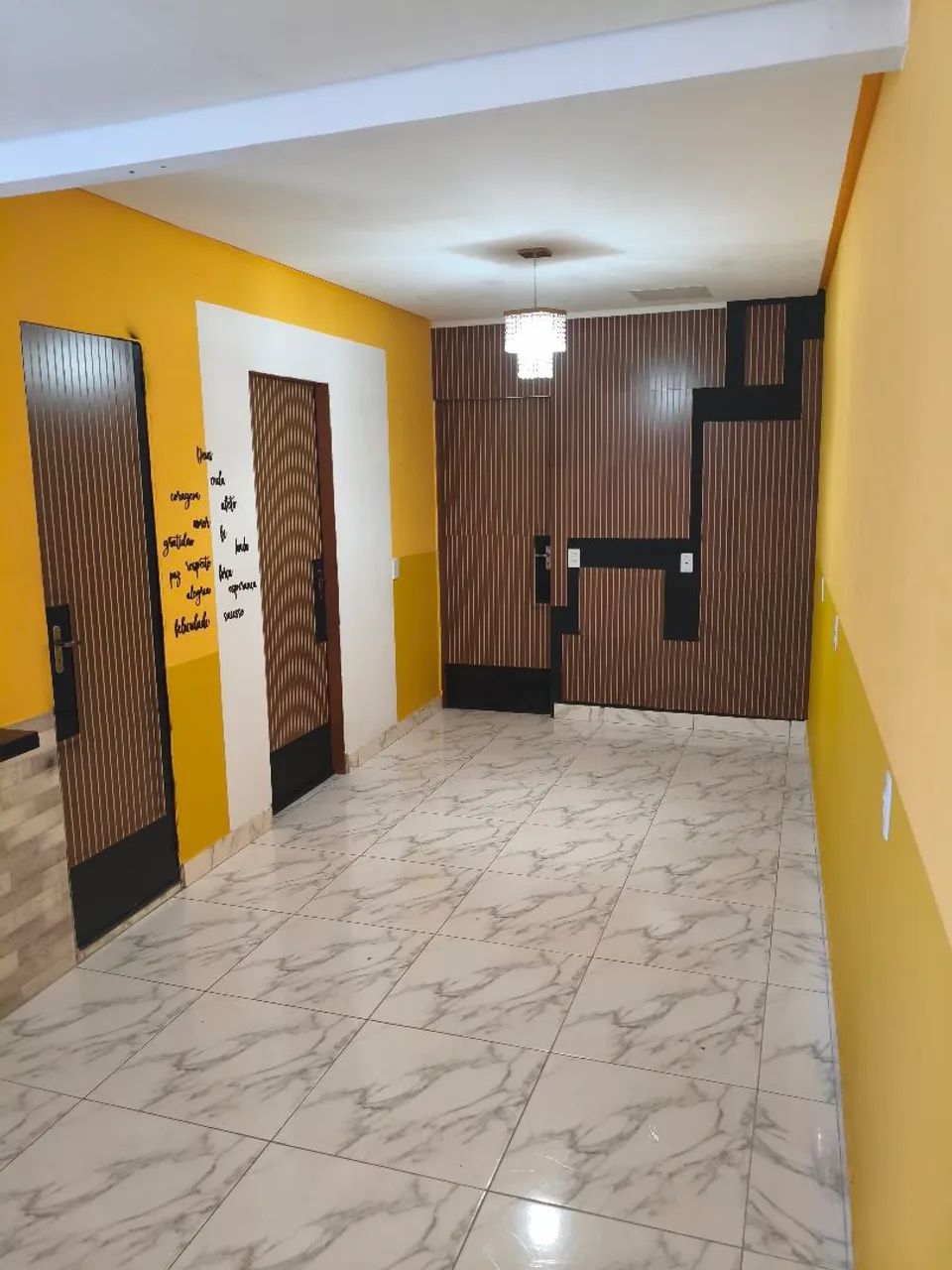Alugo casa primeiro andar 