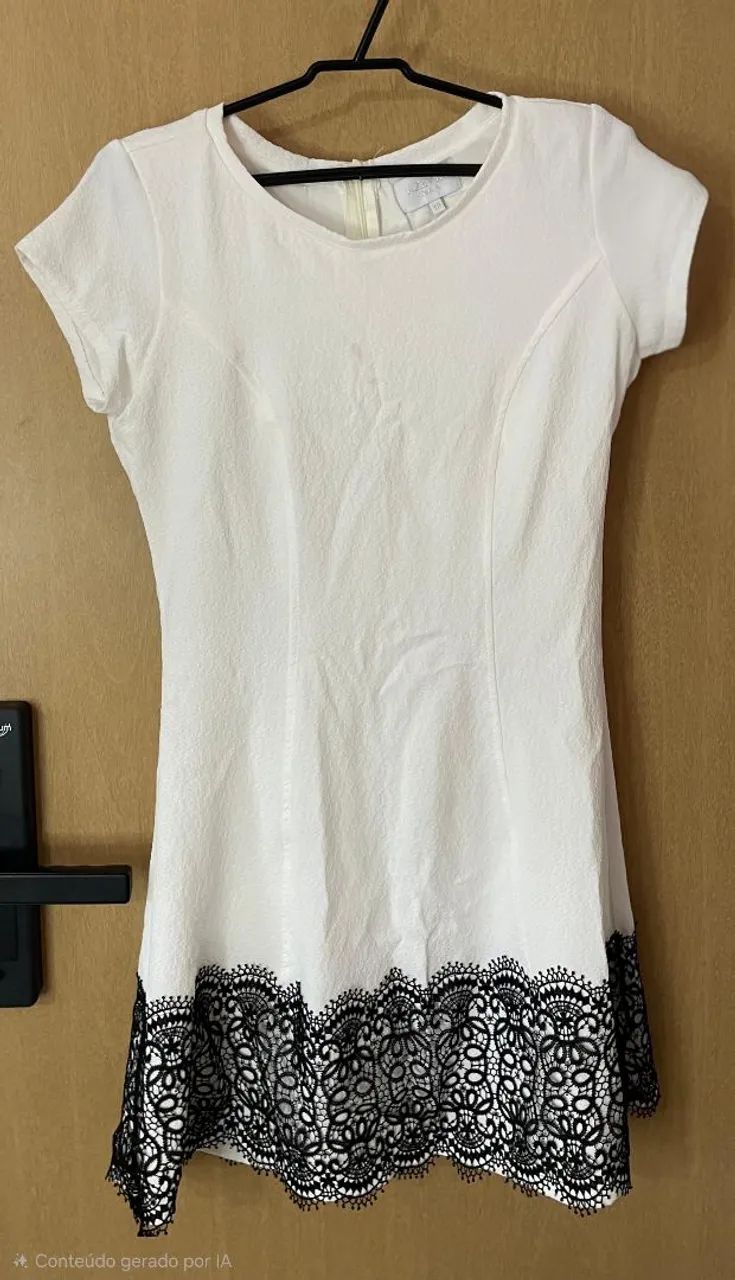 Vestido curto sofisticado 
