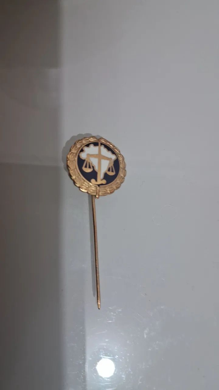 alfinete de Gravata elegante com design da balança da justiça - Foto 3