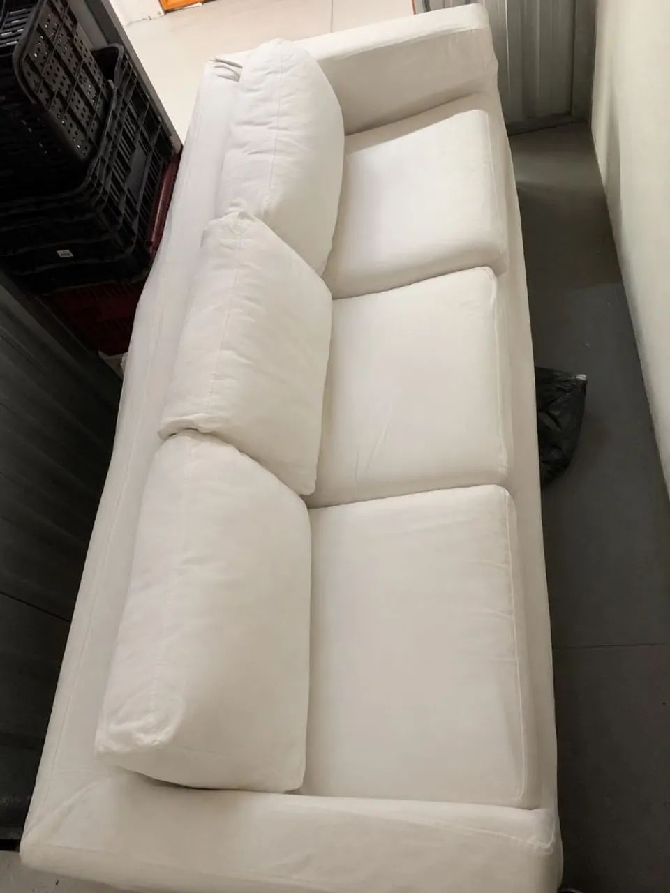 Sofá três lugares branco 