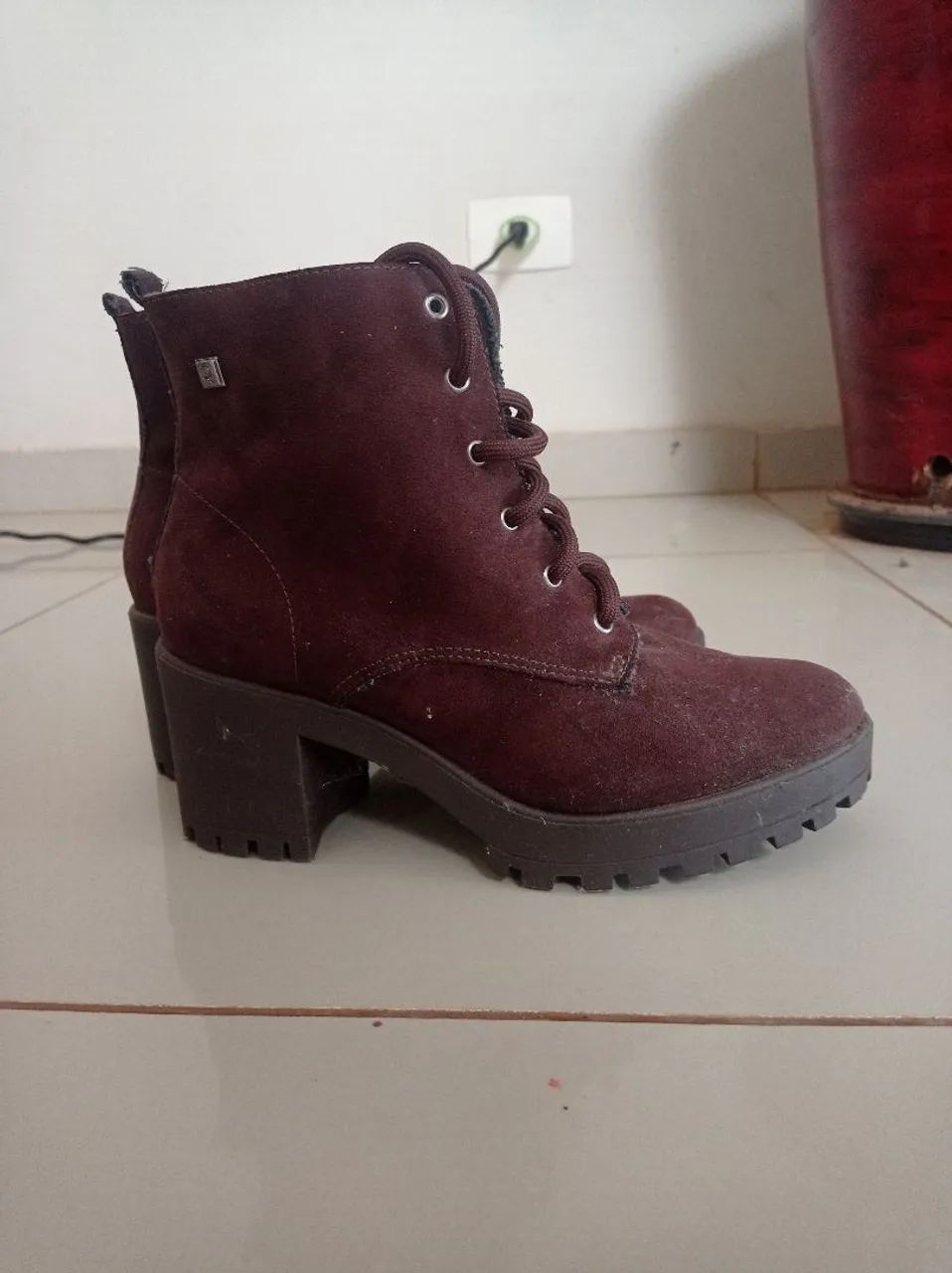 Vendo Bota Semi Nova - Foto 2